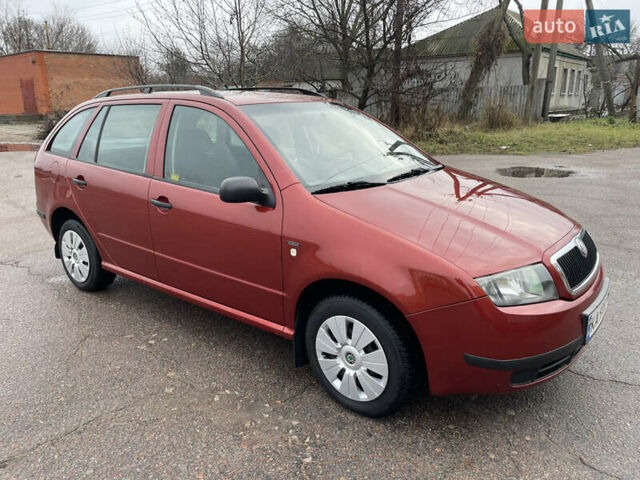 Красный Шкода Фабия, объемом двигателя 1.2 л и пробегом 217 тыс. км за 3550 $, фото 2 на Automoto.ua