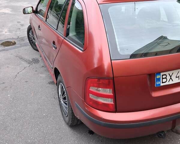 Красный Шкода Фабия, объемом двигателя 1.2 л и пробегом 268 тыс. км за 3500 $, фото 3 на Automoto.ua