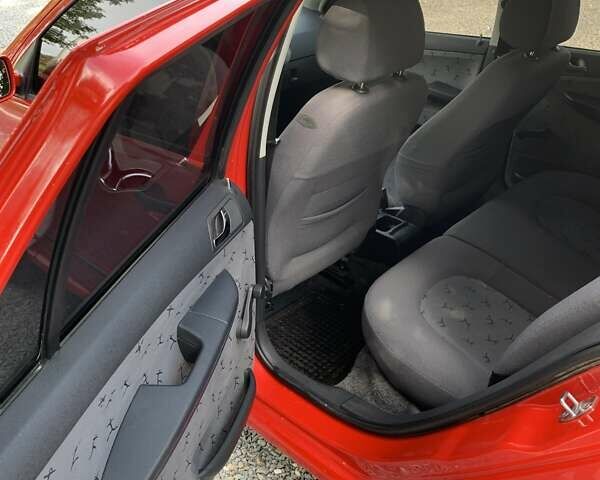 Червоний Шкода Фабія, об'ємом двигуна 1.39 л та пробігом 282 тис. км за 4499 $, фото 14 на Automoto.ua