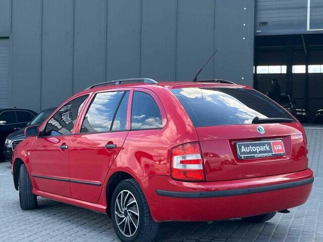 Красный Шкода Фабия, объемом двигателя 1.4 л и пробегом 282 тыс. км за 4890 $, фото 5 на Automoto.ua