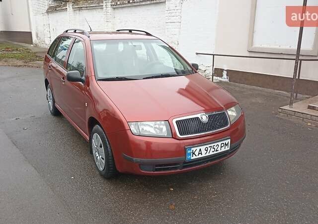 Красный Шкода Фабия, объемом двигателя 1.2 л и пробегом 214 тыс. км за 3800 $, фото 2 на Automoto.ua