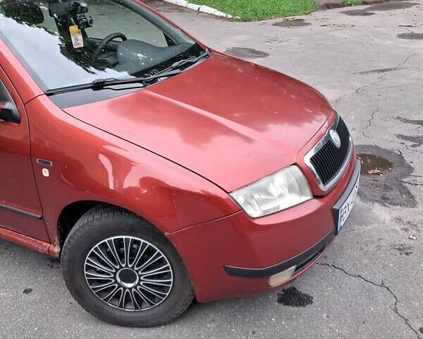 Красный Шкода Фабия, объемом двигателя 1.2 л и пробегом 268 тыс. км за 3500 $, фото 2 на Automoto.ua