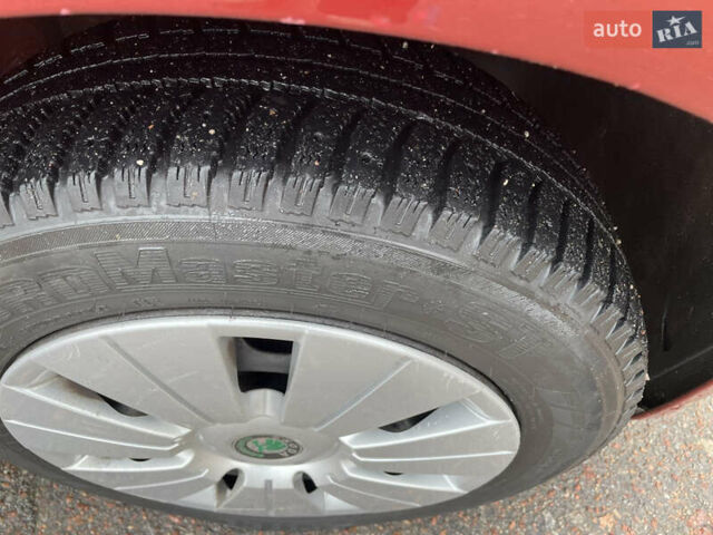 Красный Шкода Фабия, объемом двигателя 1.2 л и пробегом 217 тыс. км за 3550 $, фото 17 на Automoto.ua