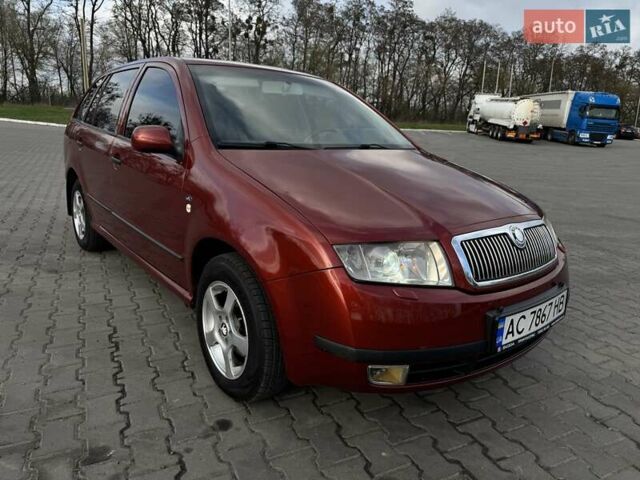 Красный Шкода Фабия, объемом двигателя 1.39 л и пробегом 258 тыс. км за 4000 $, фото 2 на Automoto.ua