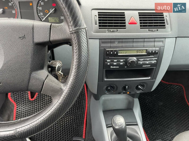 Красный Шкода Фабия, объемом двигателя 1.2 л и пробегом 217 тыс. км за 3550 $, фото 47 на Automoto.ua