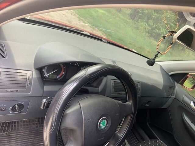 Красный Шкода Фабия, объемом двигателя 1.4 л и пробегом 238 тыс. км за 4350 $, фото 7 на Automoto.ua