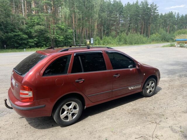 Красный Шкода Фабия, объемом двигателя 1.4 л и пробегом 238 тыс. км за 4350 $, фото 1 на Automoto.ua