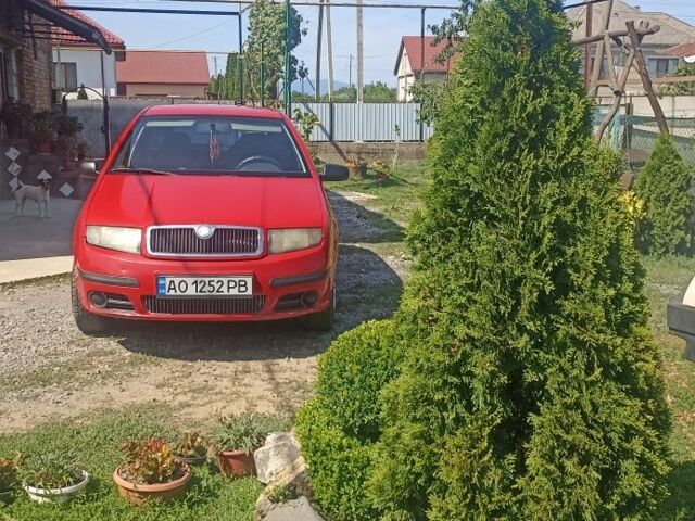 Красный Шкода Фабия, объемом двигателя 1.2 л и пробегом 281 тыс. км за 2800 $, фото 5 на Automoto.ua