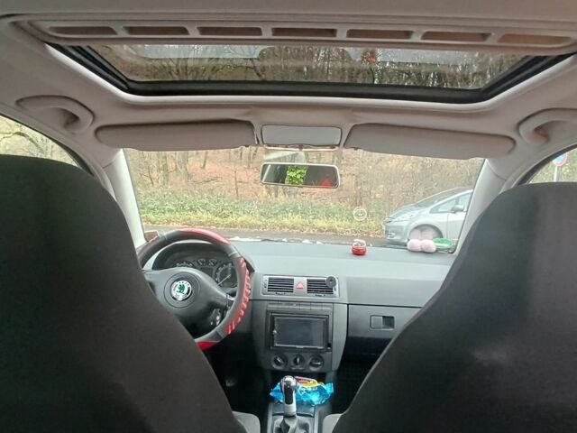 Червоний Шкода Фабія, об'ємом двигуна 1.4 л та пробігом 159 тис. км за 3830 $, фото 13 на Automoto.ua