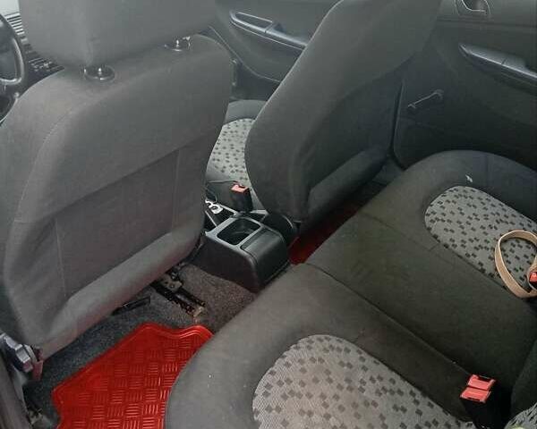 Шкода Фабия 2005 в Ковель на Automoto.ua Красный Шкода Фабия, объемом двигателя 1.2 л и пробегом 280 тыс. км за 3650 $, фото 16 на Automoto.ua