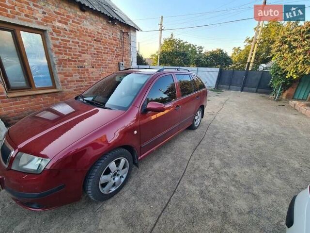 Червоний Шкода Фабія, об'ємом двигуна 1.2 л та пробігом 200 тис. км за 5500 $, фото 1 на Automoto.ua