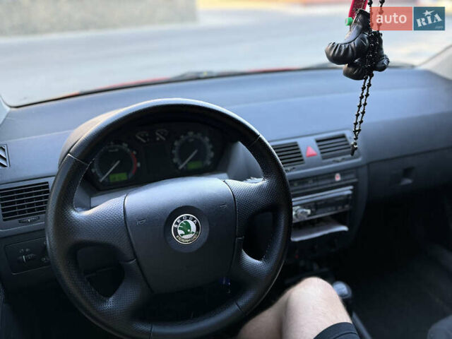 Красный Шкода Фабия, объемом двигателя 1.39 л и пробегом 241 тыс. км за 4399 $, фото 15 на Automoto.ua