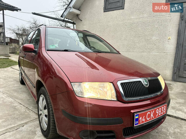 Красный Шкода Фабия, объемом двигателя 1.4 л и пробегом 169 тыс. км за 4200 $, фото 1 на Automoto.ua