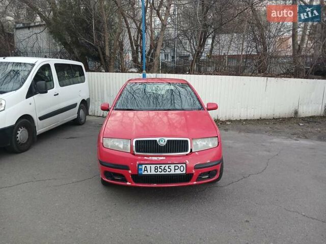 Красный Шкода Фабия, объемом двигателя 1.2 л и пробегом 100 тыс. км за 3300 $, фото 1 на Automoto.ua
