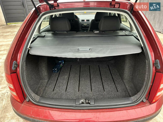 Красный Шкода Фабия, объемом двигателя 1.4 л и пробегом 169 тыс. км за 4200 $, фото 6 на Automoto.ua