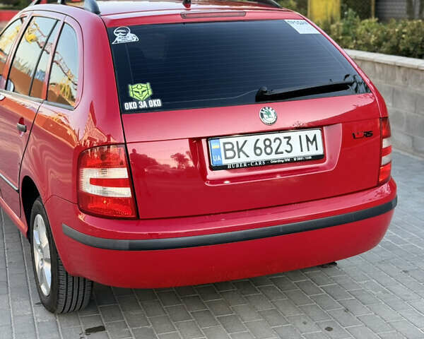 Красный Шкода Фабия, объемом двигателя 1.39 л и пробегом 241 тыс. км за 4399 $, фото 5 на Automoto.ua