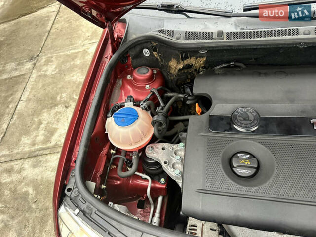 Красный Шкода Фабия, объемом двигателя 1.4 л и пробегом 169 тыс. км за 4200 $, фото 5 на Automoto.ua