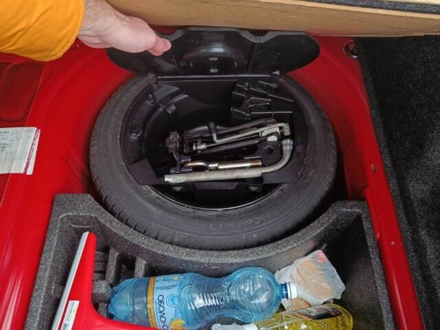 Червоний Шкода Фабія, об'ємом двигуна 1.4 л та пробігом 159 тис. км за 3830 $, фото 15 на Automoto.ua