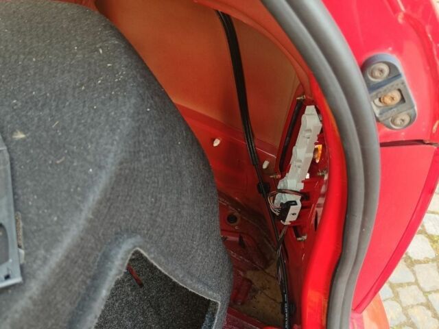 Червоний Шкода Фабія, об'ємом двигуна 1.4 л та пробігом 159 тис. км за 3830 $, фото 22 на Automoto.ua