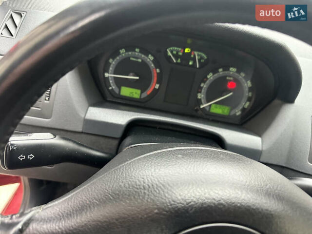 Красный Шкода Фабия, объемом двигателя 1.4 л и пробегом 169 тыс. км за 4200 $, фото 9 на Automoto.ua