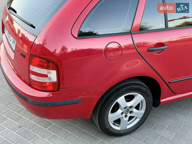 Красный Шкода Фабия, объемом двигателя 1.39 л и пробегом 241 тыс. км за 4399 $, фото 9 на Automoto.ua