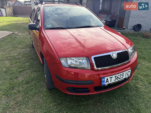 Красный Шкода Фабия, объемом двигателя 1.39 л и пробегом 209 тыс. км за 3990 $, фото 11 на Automoto.ua