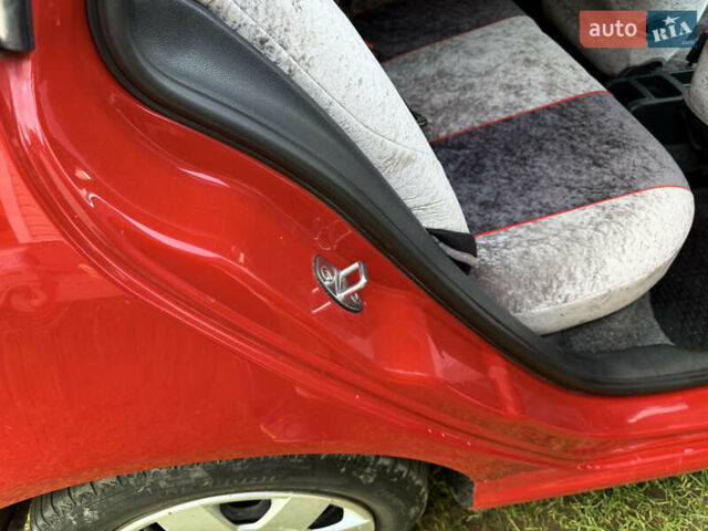 Красный Шкода Фабия, объемом двигателя 1.39 л и пробегом 209 тыс. км за 3990 $, фото 6 на Automoto.ua