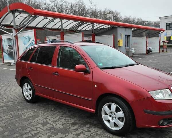 Красный Шкода Фабия, объемом двигателя 1.39 л и пробегом 212 тыс. км за 3800 $, фото 6 на Automoto.ua