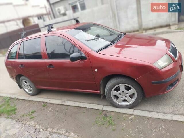 Красный Шкода Фабия, объемом двигателя 1.2 л и пробегом 295 тыс. км за 3250 $, фото 1 на Automoto.ua