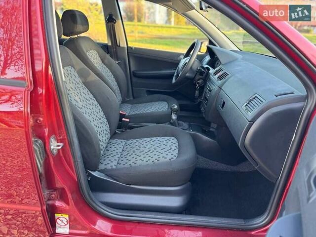 Красный Шкода Фабия, объемом двигателя 1.39 л и пробегом 201 тыс. км за 4199 $, фото 23 на Automoto.ua