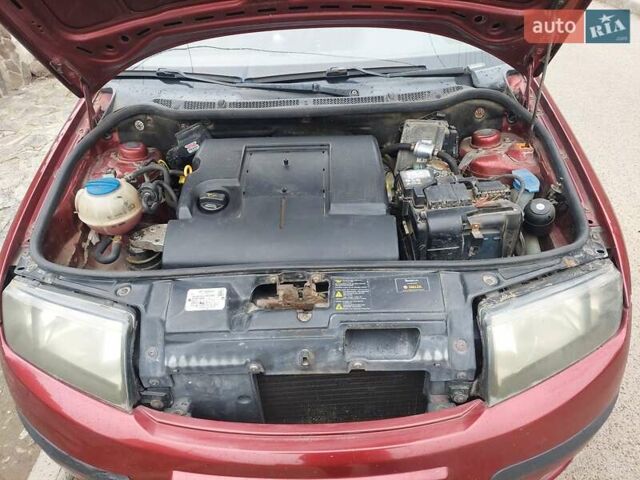 Красный Шкода Фабия, объемом двигателя 1.2 л и пробегом 295 тыс. км за 3250 $, фото 3 на Automoto.ua