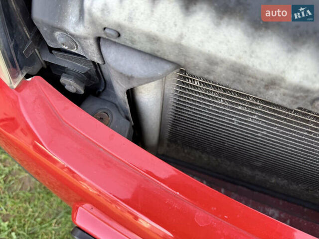 Красный Шкода Фабия, объемом двигателя 1.39 л и пробегом 209 тыс. км за 3990 $, фото 2 на Automoto.ua