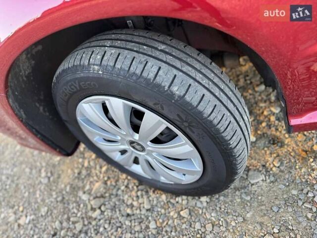 Красный Шкода Фабия, объемом двигателя 1.39 л и пробегом 201 тыс. км за 4199 $, фото 26 на Automoto.ua