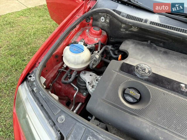 Красный Шкода Фабия, объемом двигателя 1.39 л и пробегом 209 тыс. км за 3990 $, фото 14 на Automoto.ua