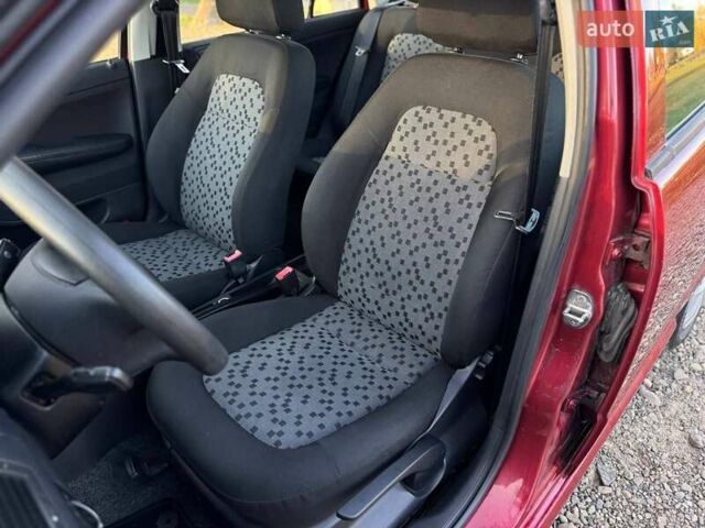 Красный Шкода Фабия, объемом двигателя 1.39 л и пробегом 201 тыс. км за 4199 $, фото 22 на Automoto.ua