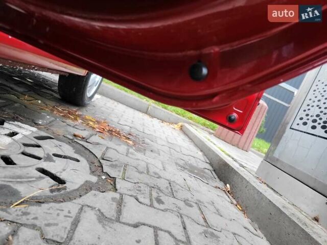 Красный Шкода Фабия, объемом двигателя 1.39 л и пробегом 212 тыс. км за 3800 $, фото 9 на Automoto.ua