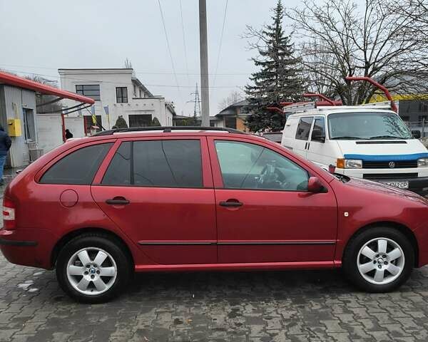 Красный Шкода Фабия, объемом двигателя 1.39 л и пробегом 212 тыс. км за 3800 $, фото 5 на Automoto.ua