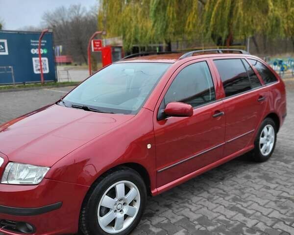 Красный Шкода Фабия, объемом двигателя 1.39 л и пробегом 212 тыс. км за 3800 $, фото 1 на Automoto.ua