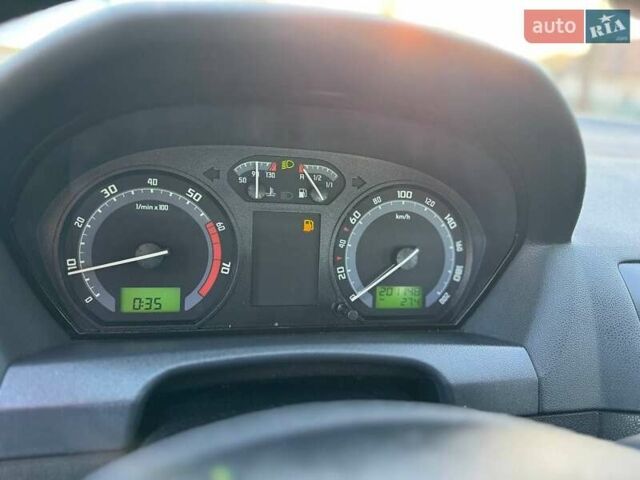 Красный Шкода Фабия, объемом двигателя 1.39 л и пробегом 201 тыс. км за 4199 $, фото 17 на Automoto.ua