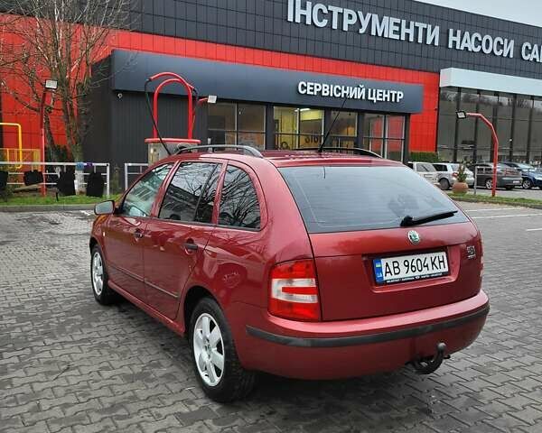 Красный Шкода Фабия, объемом двигателя 1.39 л и пробегом 212 тыс. км за 3800 $, фото 3 на Automoto.ua