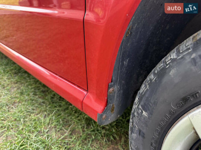 Красный Шкода Фабия, объемом двигателя 1.39 л и пробегом 209 тыс. км за 3990 $, фото 7 на Automoto.ua
