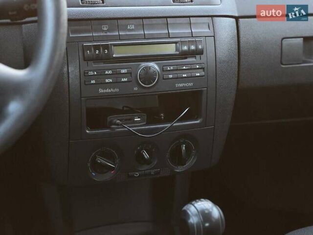 Красный Шкода Фабия, объемом двигателя 1.39 л и пробегом 201 тыс. км за 4199 $, фото 20 на Automoto.ua