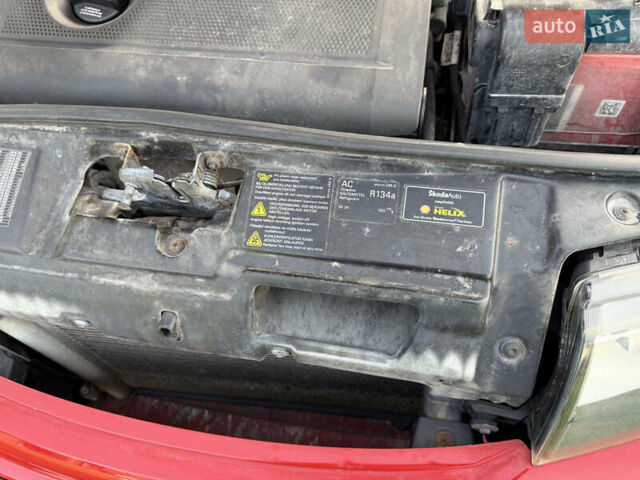 Красный Шкода Фабия, объемом двигателя 1.39 л и пробегом 209 тыс. км за 3990 $, фото 32 на Automoto.ua