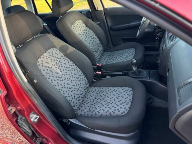 Червоний Шкода Фабія, об'ємом двигуна 1.4 л та пробігом 201 тис. км за 4140 $, фото 10 на Automoto.ua