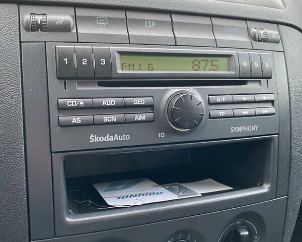 Красный Шкода Фабия, объемом двигателя 1.39 л и пробегом 194 тыс. км за 4490 $, фото 19 на Automoto.ua