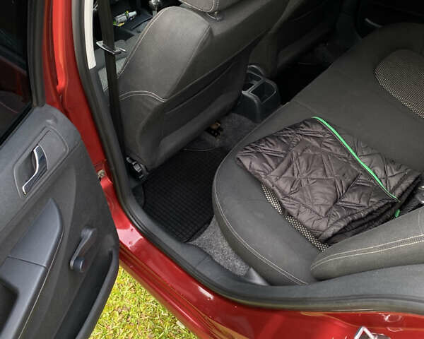 Красный Шкода Фабия, объемом двигателя 1.39 л и пробегом 194 тыс. км за 4490 $, фото 16 на Automoto.ua