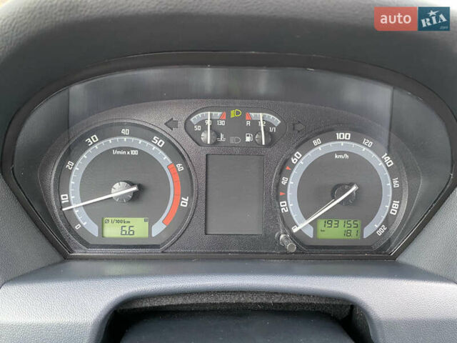 Красный Шкода Фабия, объемом двигателя 1.39 л и пробегом 194 тыс. км за 4490 $, фото 20 на Automoto.ua