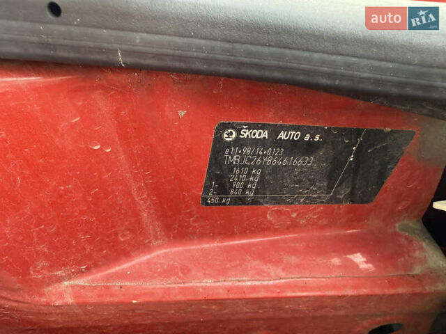 Красный Шкода Фабия, объемом двигателя 1.39 л и пробегом 209 тыс. км за 3990 $, фото 31 на Automoto.ua