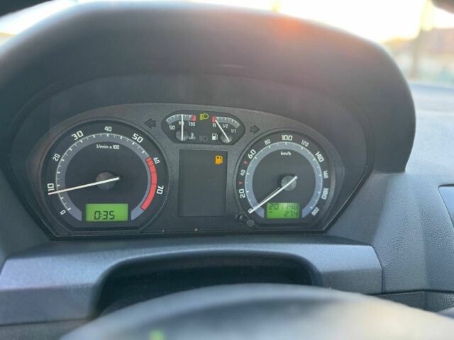 Червоний Шкода Фабія, об'ємом двигуна 1.4 л та пробігом 201 тис. км за 4140 $, фото 9 на Automoto.ua