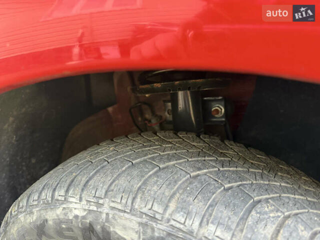 Красный Шкода Фабия, объемом двигателя 1.39 л и пробегом 209 тыс. км за 3990 $, фото 8 на Automoto.ua